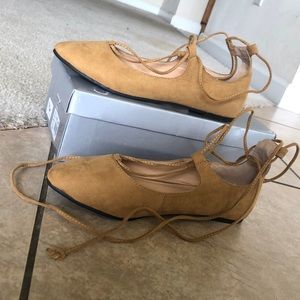 Flats that tie up at ankle